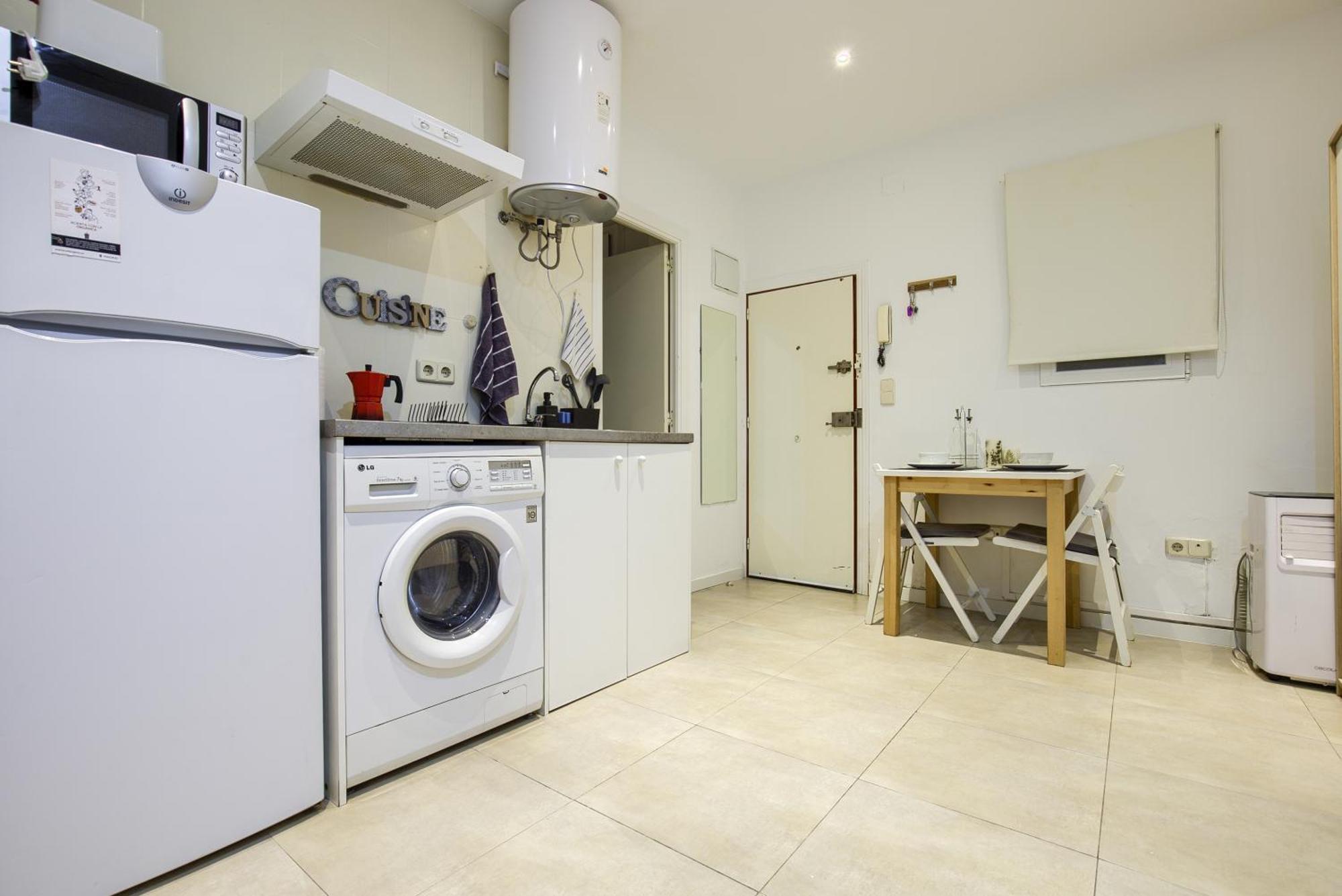 Apartment Coqueto Estudio En Madrid, Centro, 2 Pax, Wifi & Tv *